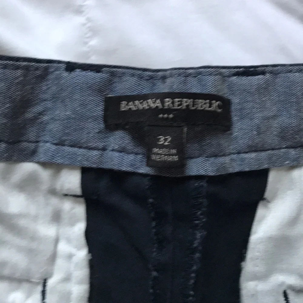 Banana Republic shorts. Size 32. Navy blue - Picture 3 of 4